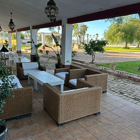 Вилла Cortijo La Amazona Севилья Экстерьер фото